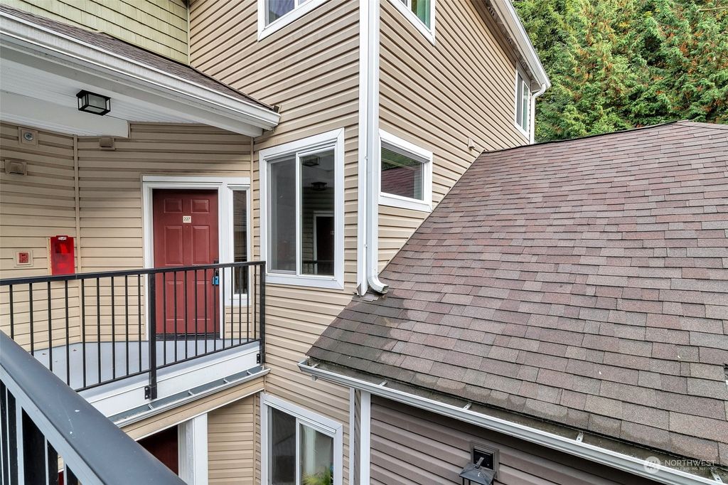 Photo of 5000 NW Village Park Drive #E227, Issaquah, WA 98027 (MLS # 2175471)