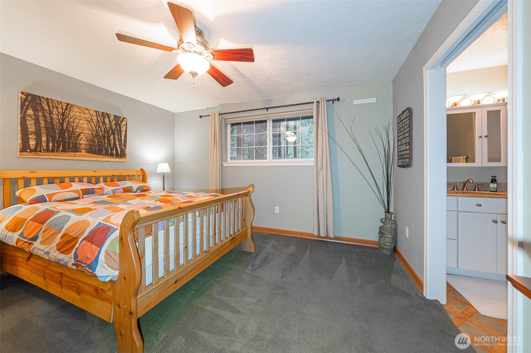 121 N Chinook Drive N