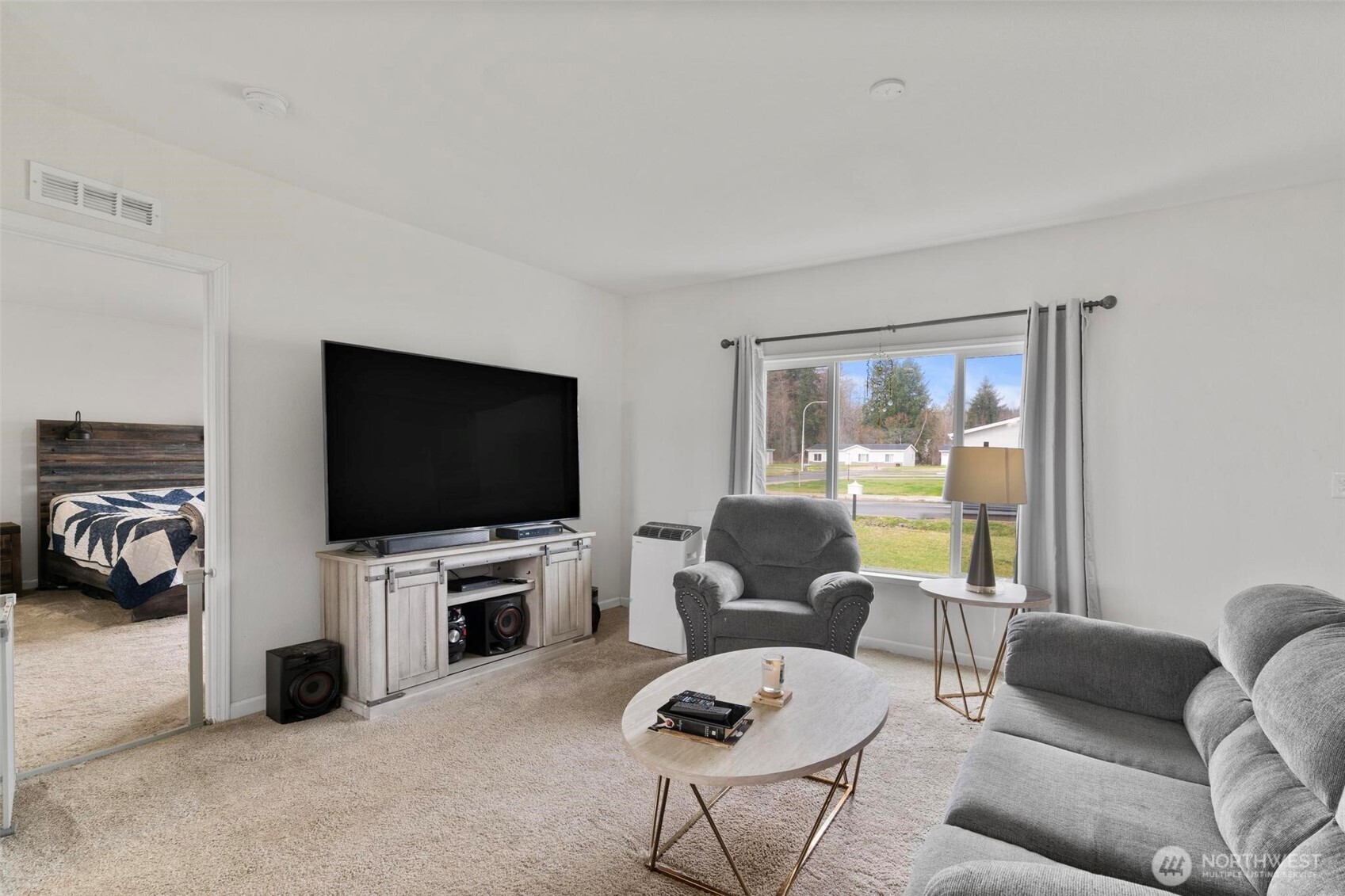 122 W Martin Place