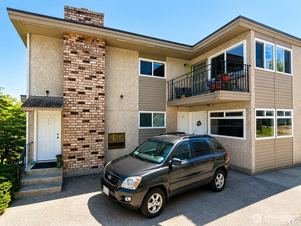 Photo of 2707 W Jameson Street, Seattle, WA 98199 (MLS # 2565089)