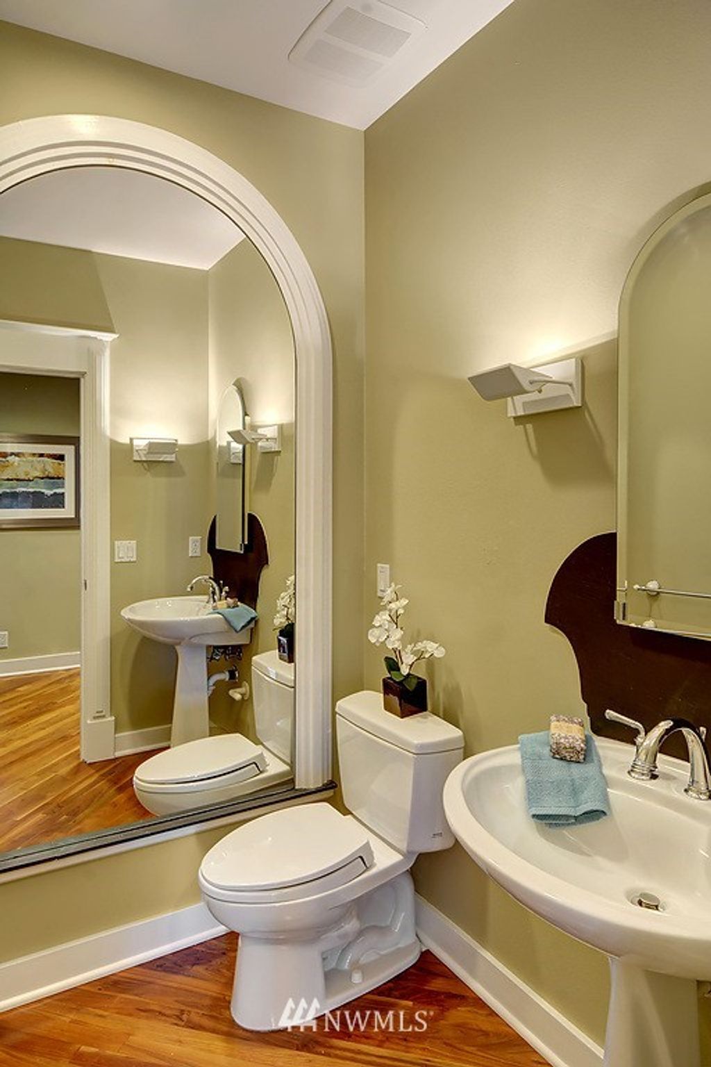 listing image 9363792833358170570