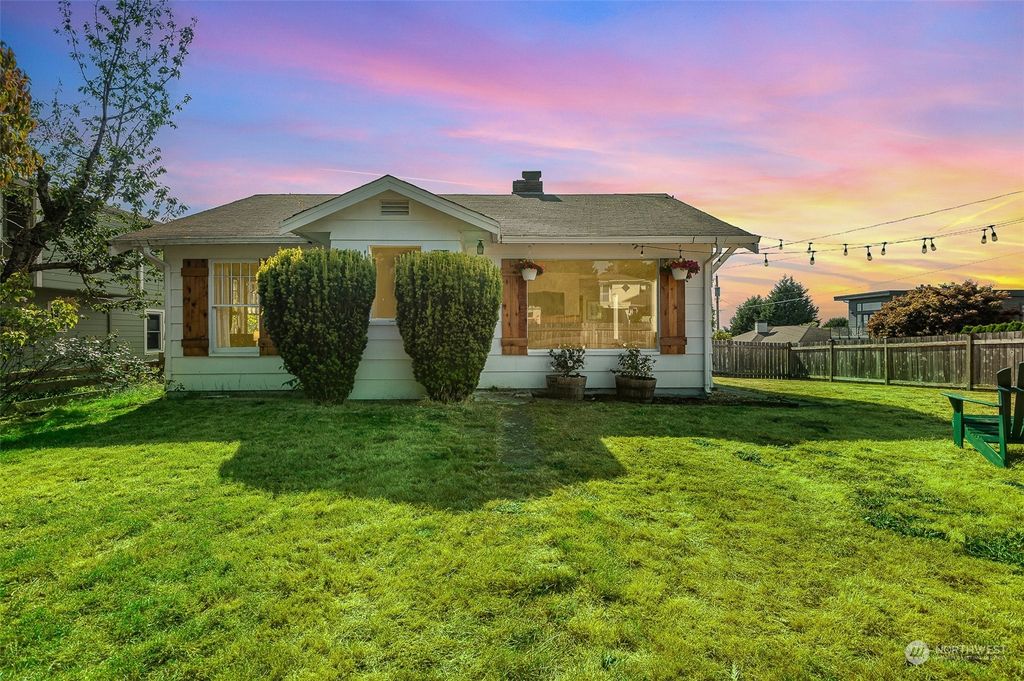 Photo of 1523 2nd Street, Kirkland, WA 98033 (MLS # 2270972)