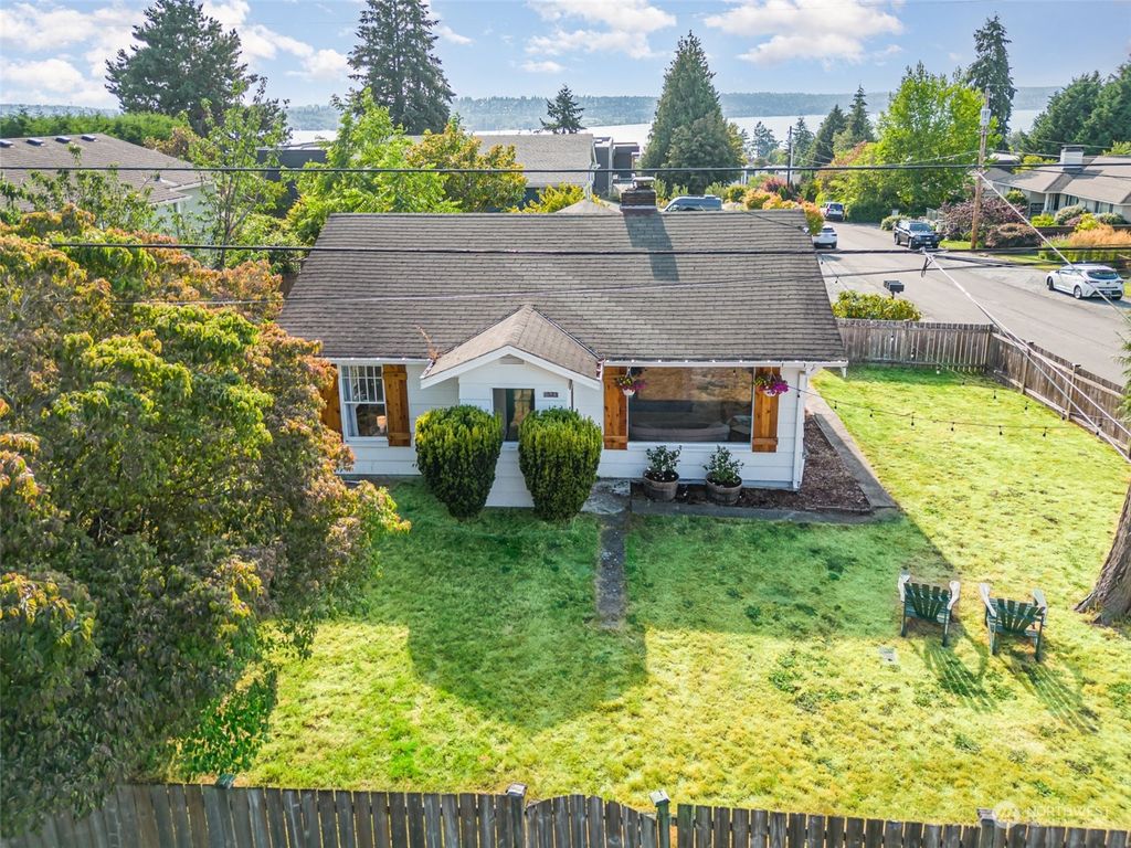 Photo of 1523 2nd Street, Kirkland, WA 98033 (MLS # 2270972)