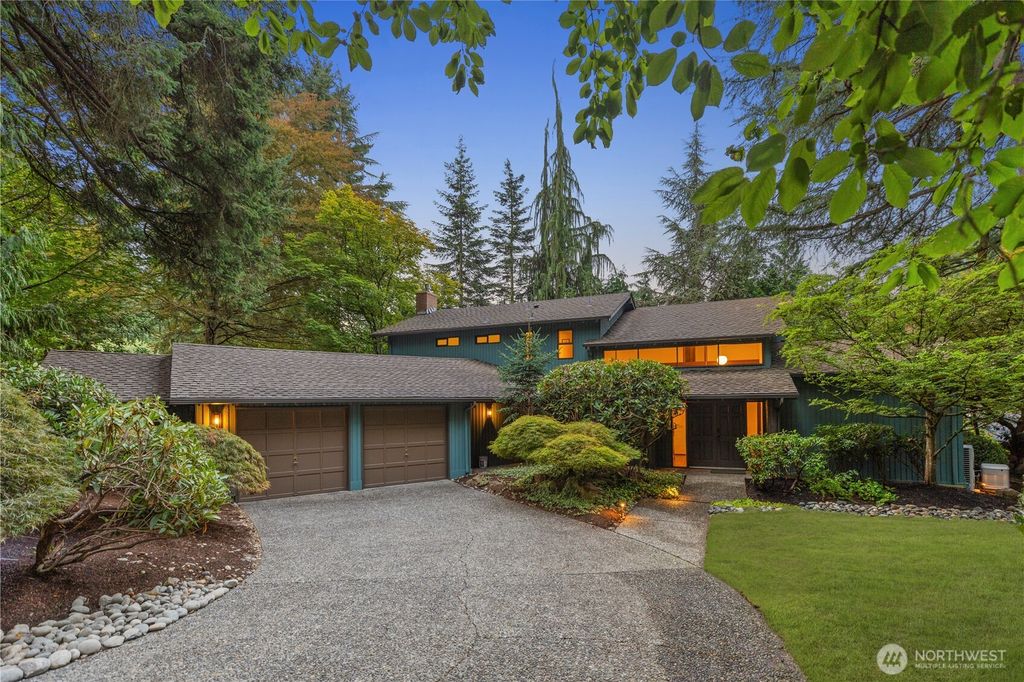 Photo of 2606 131st Place NE, Bellevue, WA 98005 (MLS # 2430166)