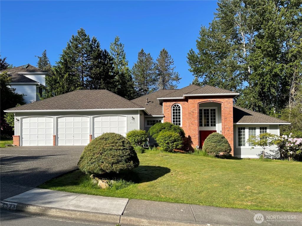 Photo of 4533 242nd Avenue SE, Sammamish, WA 98029 (MLS # 2518289)