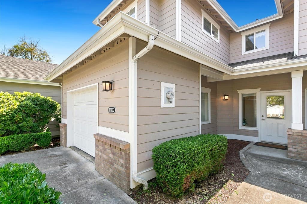 Photo of 10700 SE 260th Street #H102, Kent, WA 98030 (MLS # 2571175)