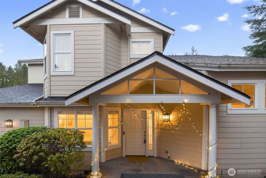 Photo of 18391 NE 97th Court, Redmond, WA 98052 (MLS # 2451657)