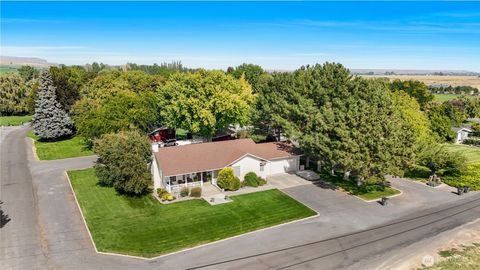 Photo of 2176 Road 17.7 NW, Ephrata, WA 98823 (MLS # 2436653)