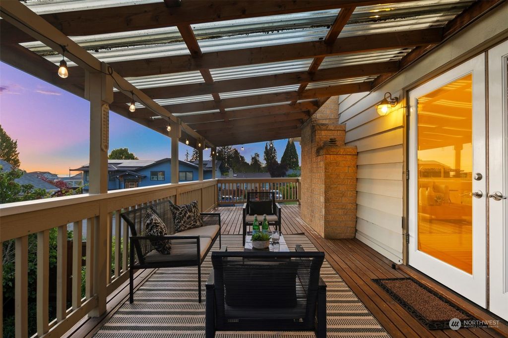 Photo of 606 Sater Lane, Edmonds, WA 98020 (MLS # 2248821)