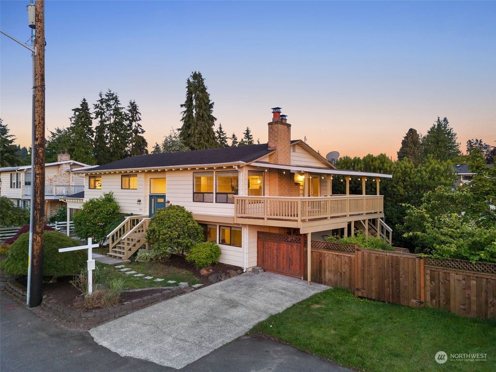 Photo of 606 Sater Lane, Edmonds, WA 98020 (MLS # 2248821)