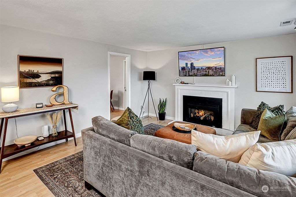 Photo of 9224 24th Avenue SW, Seattle, WA 98106 (MLS # 2194989)