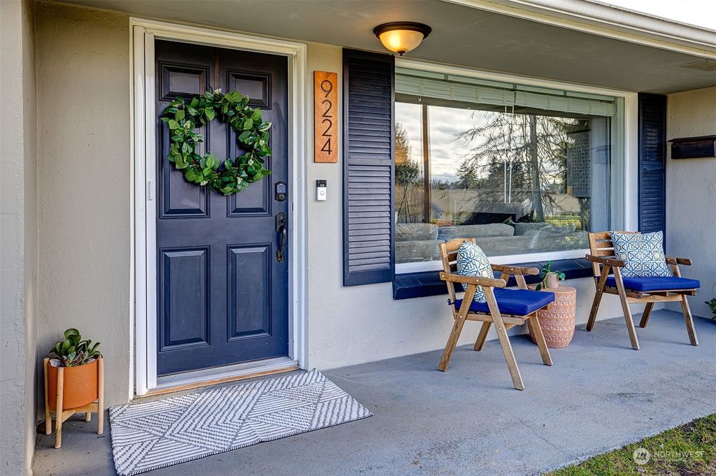 Photo of 9224 24th Avenue SW, Seattle, WA 98106 (MLS # 2194989)