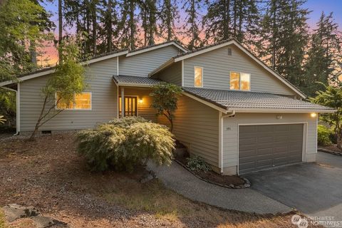 391 E Rainier Drive Allyn WA 98524