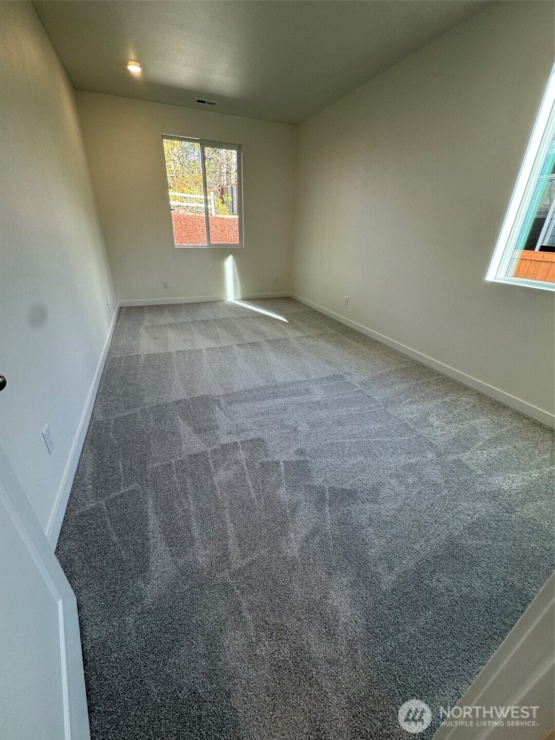 1936 NW Meadowview Drive 10