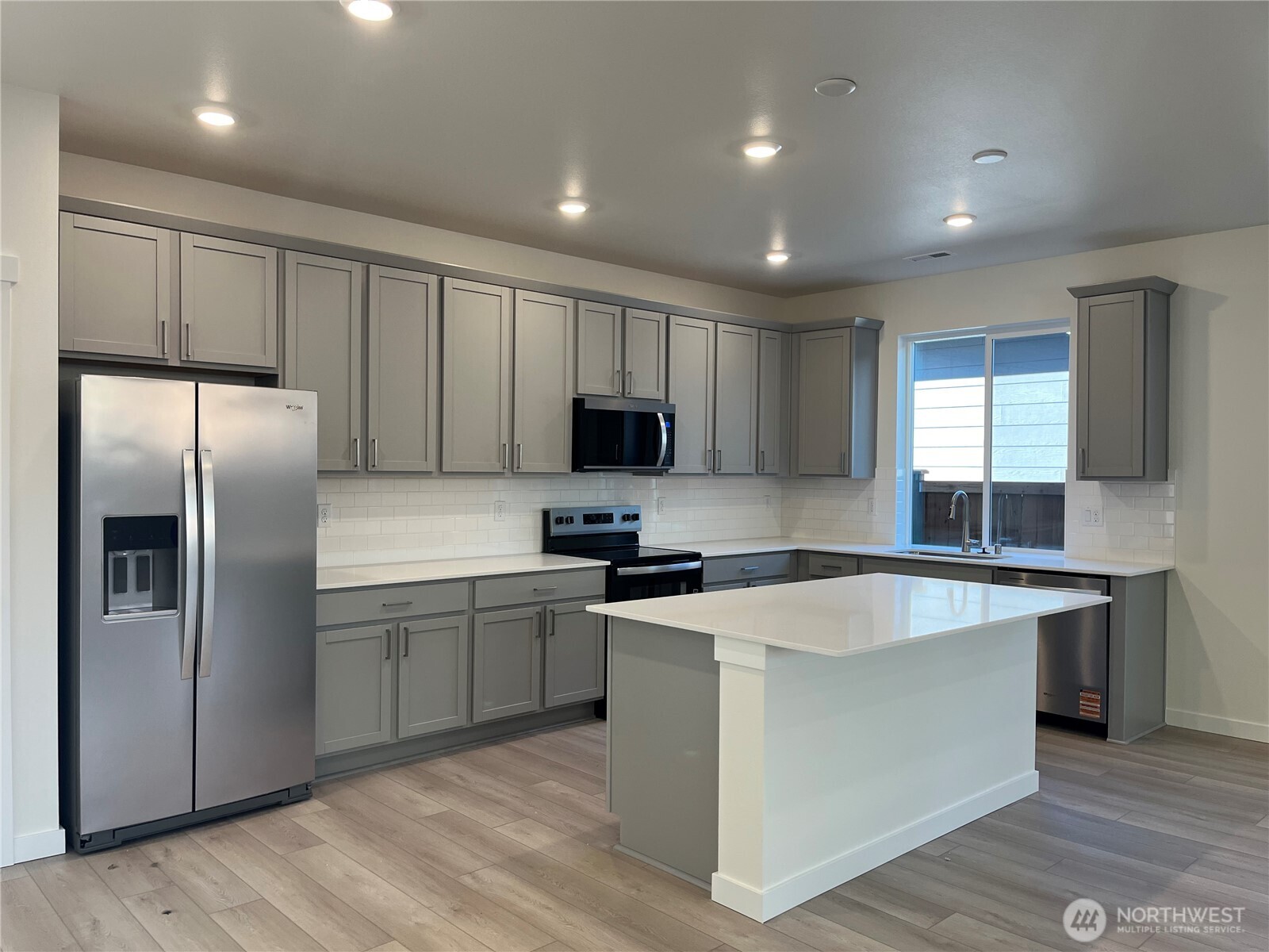 1936 NW Meadowview Drive 10