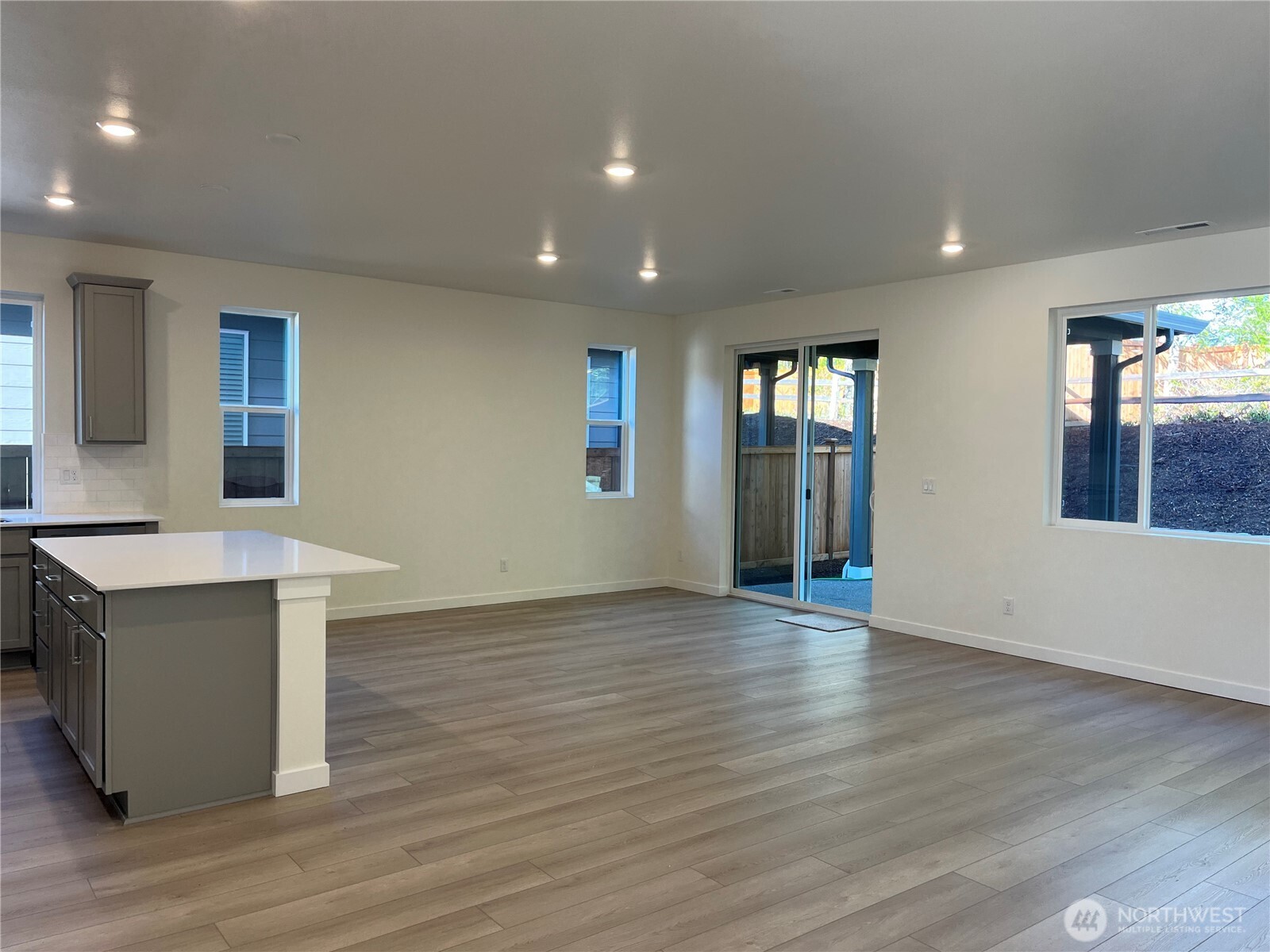 1936 NW Meadowview Drive 10