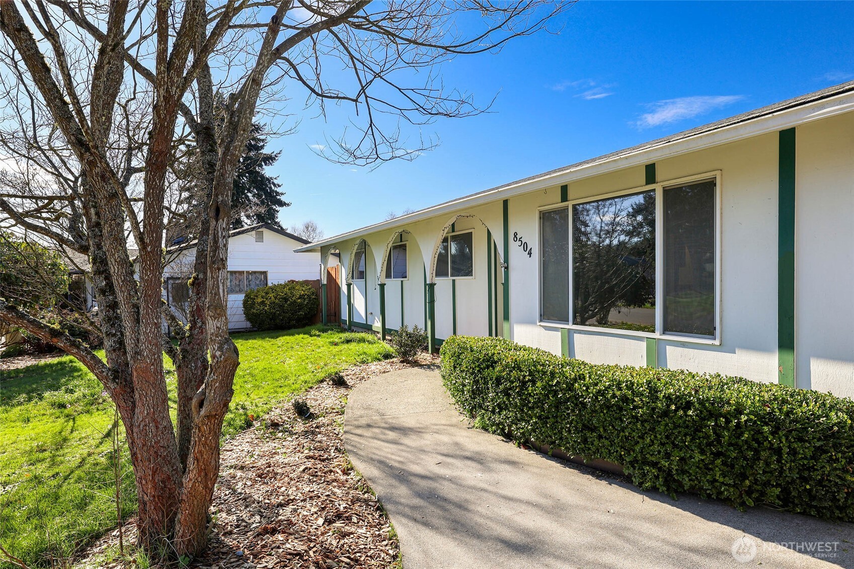 8504 Quinault Drive NE