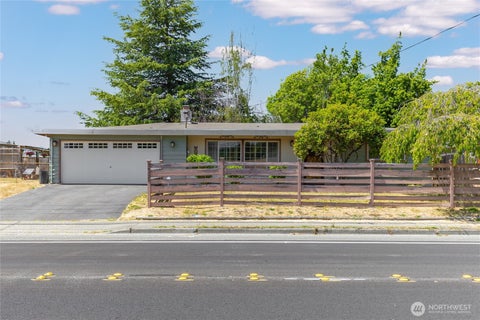 Photo of 24325 16th Avenue S, Des Moines, WA 98198 (MLS # 2566208)