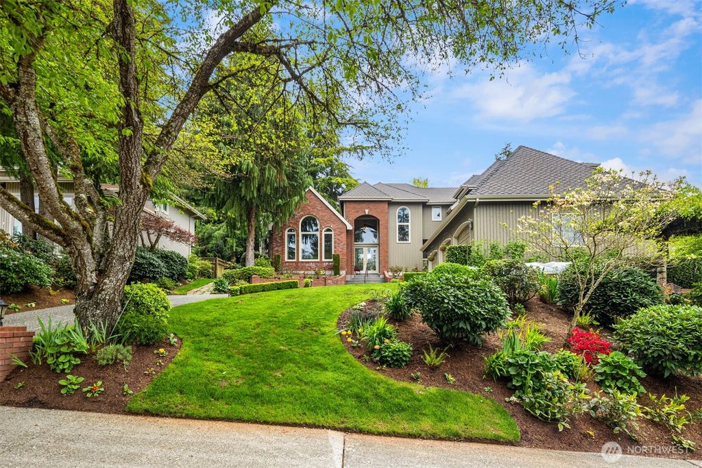 Photo of 3021 224th Avenue NE, Sammamish, WA 98074 (MLS # 2515915)