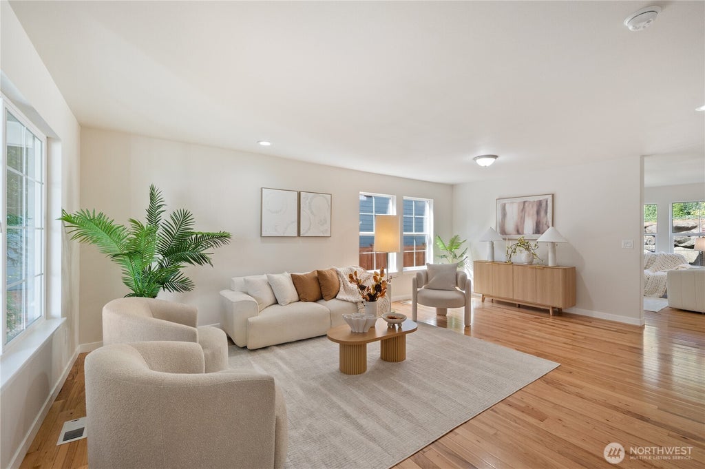 Photo of 2226 SE 2nd Place, Renton, WA 98056 (MLS # 2579039)