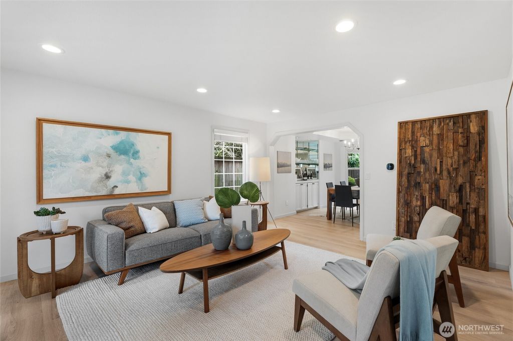 Photo of 23947 SE 42nd Place, Sammamish, WA 98029 (MLS # 2507058)