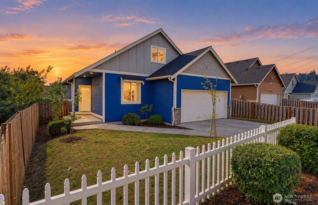 Photo of 408 1st Avenue N, Algona, WA 98001 (MLS # 2589090)