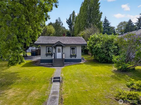 Photo of 501 35th Street, Anacortes, WA 98221 (MLS # 2527102)