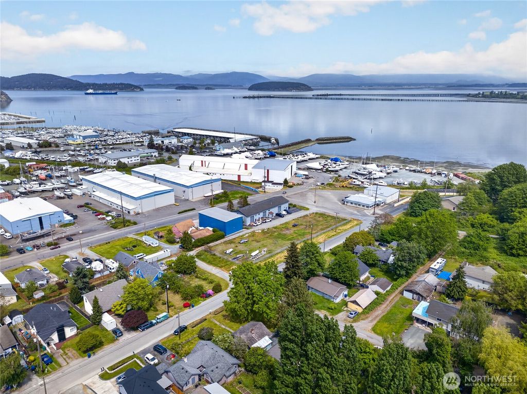 Photo of 501 35th Street, Anacortes, WA 98221 (MLS # 2527102)