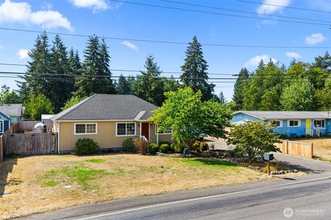 Photo of 211 Mosman Avenue SE, Yelm, WA 98597 (MLS # 2580342)