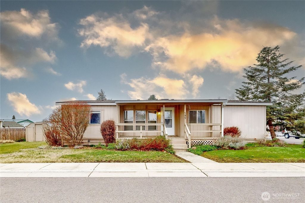 Photo of 589 Criscola Avenue, College Place, WA 99324 (MLS # 2467532)