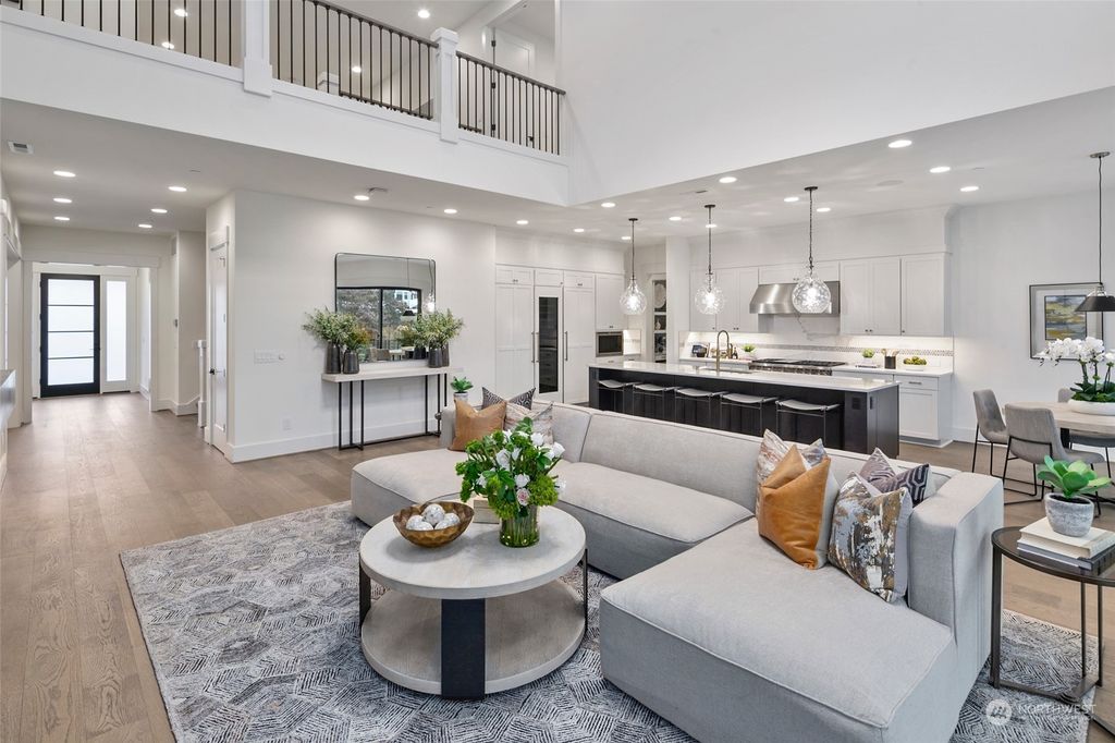 Photo of 11140 SE 29th Place, Bellevue, WA 98004 (MLS # 2054625)