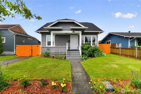 Photo of 1918 Baker Avenue #A, Everett, WA 98201 (MLS # 2538394)