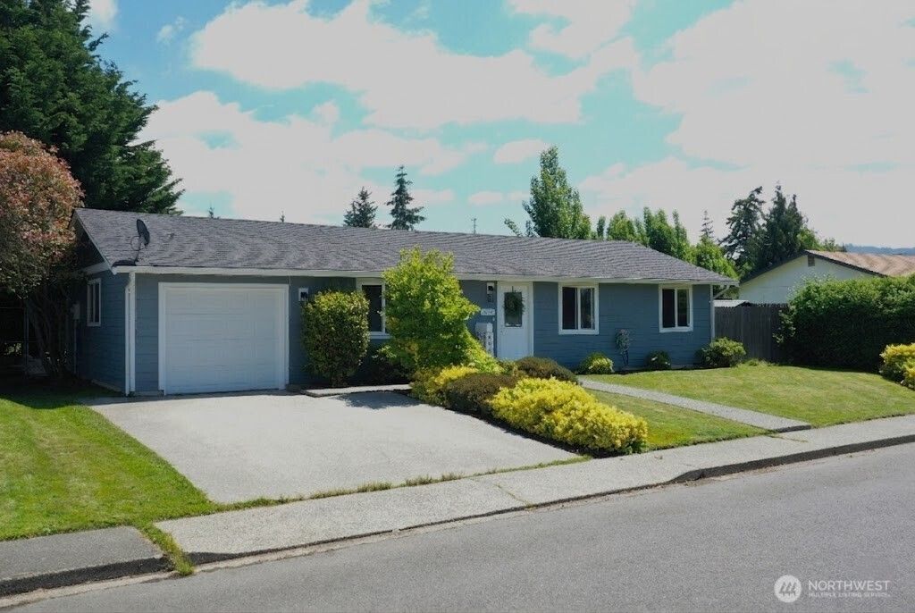 Photo of 1014 S 21st Street, Mount Vernon, WA 98274 (MLS # 2529949)