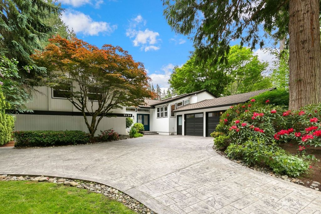 Photo of 3134 211th Avenue NE, Sammamish, WA 98074 (MLS # 2072330)