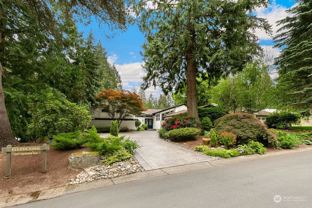 Photo of 3134 211th Avenue NE, Sammamish, WA 98074 (MLS # 2072330)