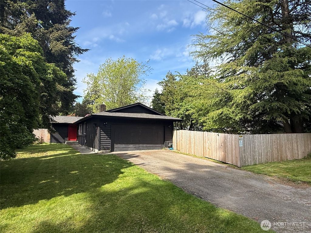 Photo of 6011 185th Street SW, Lynnwood, WA 98037 (MLS # 2527520)