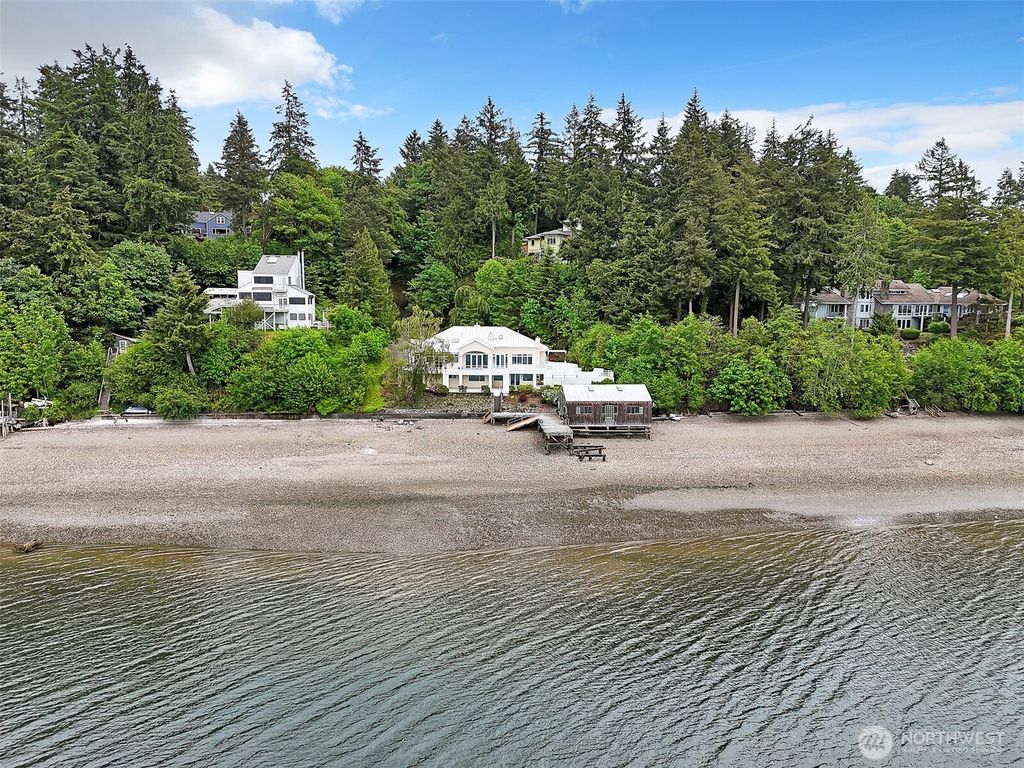 Photo of 427 38th Avenue NE, Olympia, WA 98506 (MLS # 2499150)