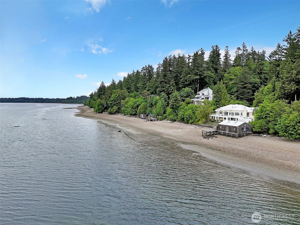 Photo of 427 38th Avenue NE, Olympia, WA 98506 (MLS # 2499150)