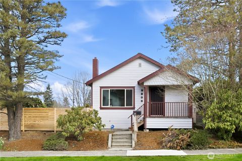 Photo of 3908 SW Hanford St St, Seattle, WA 98116 (MLS # 2494104)