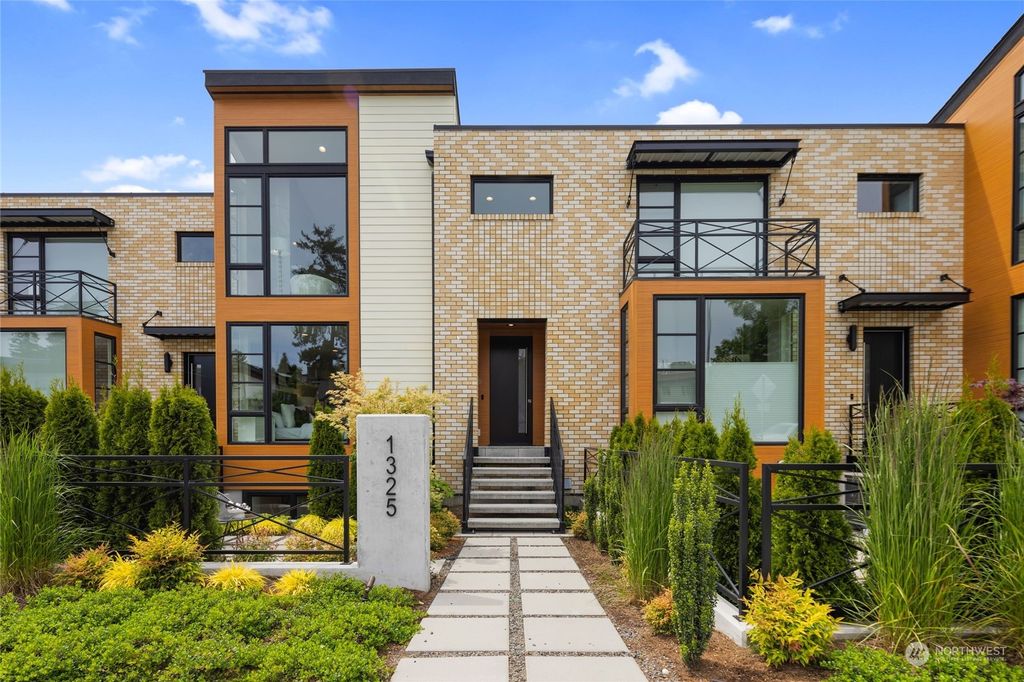 Photo of 1325 Market Street, Kirkland, WA 98033 (MLS # 2243816)