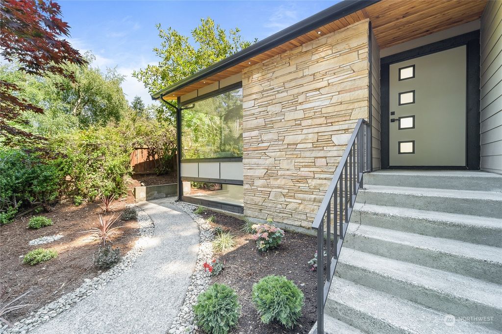 Photo of 201 NE 139th Street, Seattle, WA 98125 (MLS # 2133430)