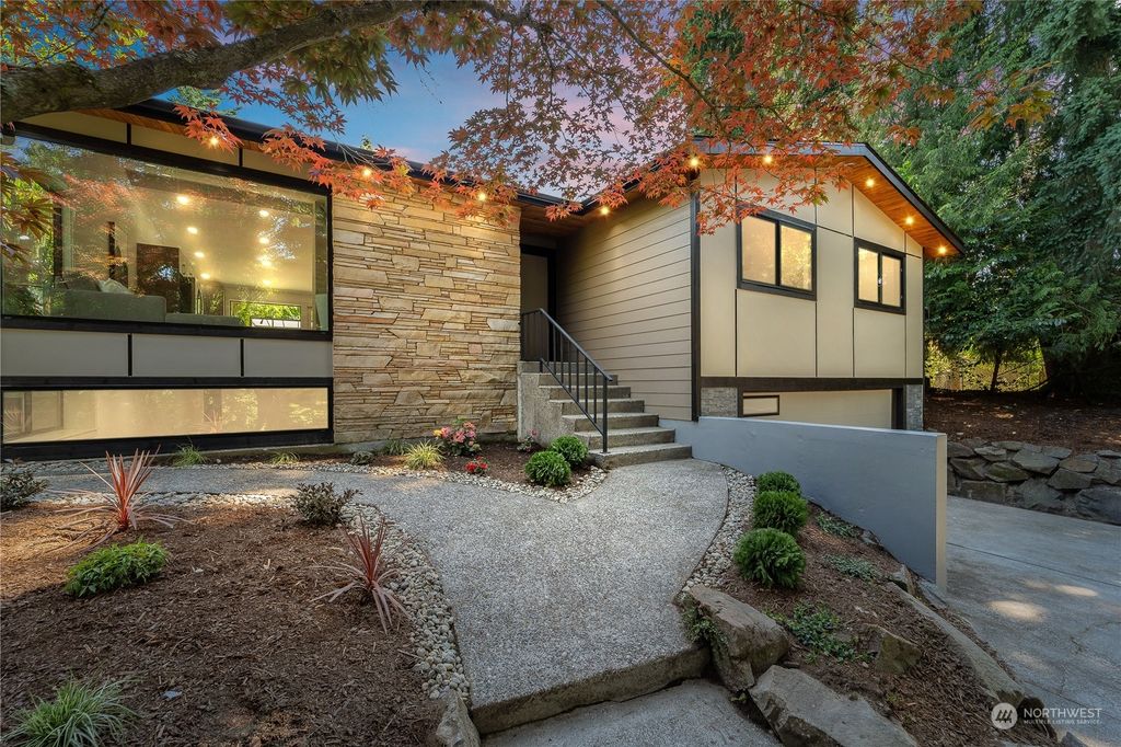 Photo of 201 NE 139th Street, Seattle, WA 98125 (MLS # 2133430)