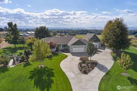 Photo of 198 Narcissa Place, Walla Walla, WA 99362 (MLS # 2455676)