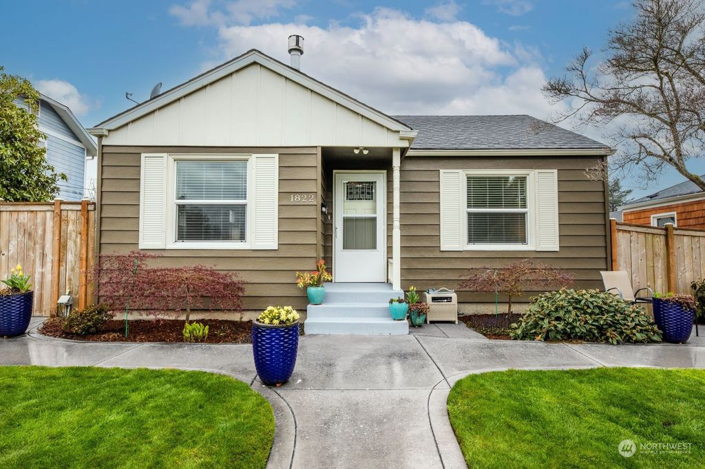 Photo of 1822 Maple Street, Everett, WA 98201 (MLS # 2219779)