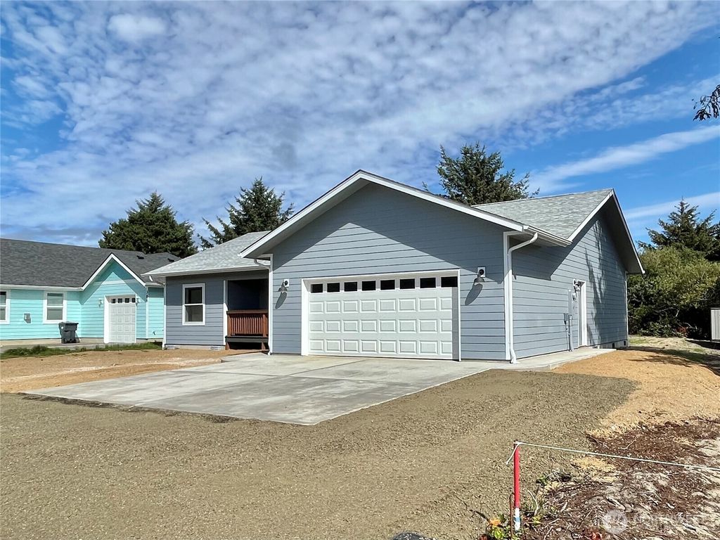 Photo of 382 S Wynoochee Drive SW, Ocean Shores, WA 98569 (MLS # 2550590)