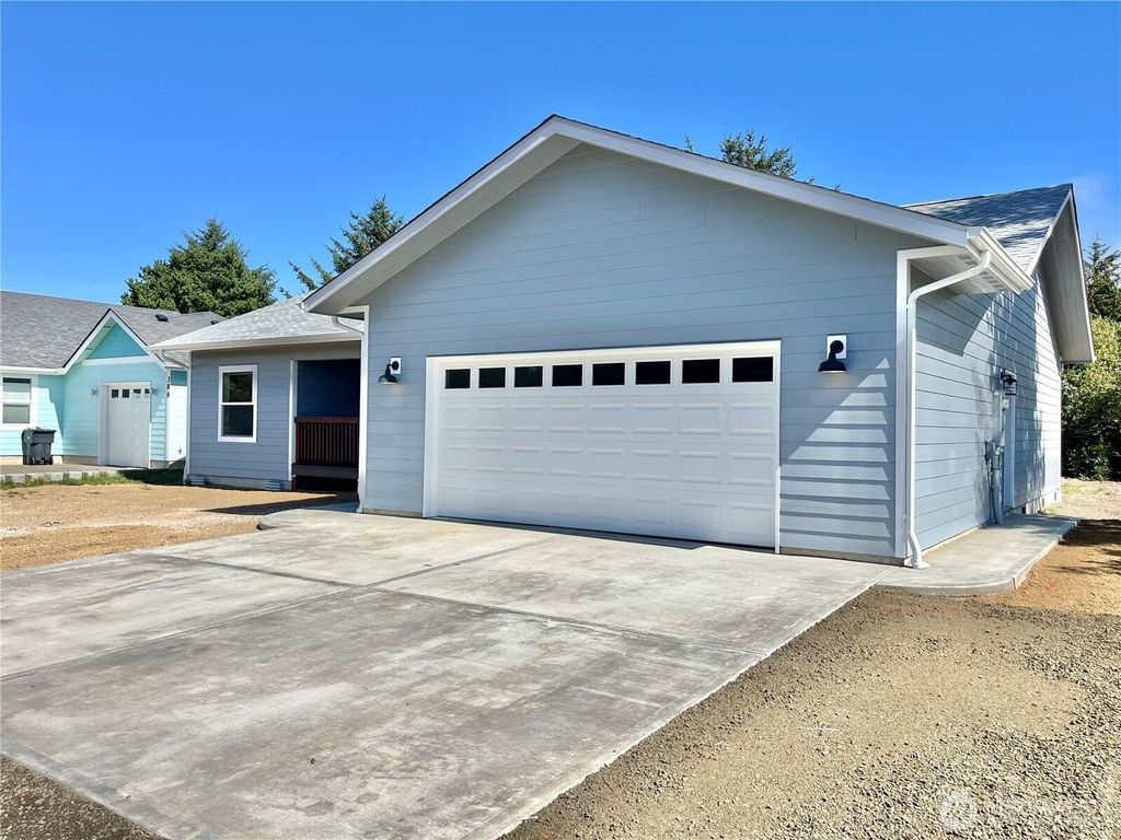 Photo of 382 S Wynoochee Drive SW, Ocean Shores, WA 98569 (MLS # 2550590)