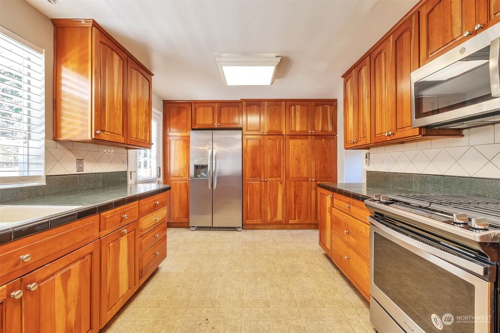 listing image 9368054494996524341