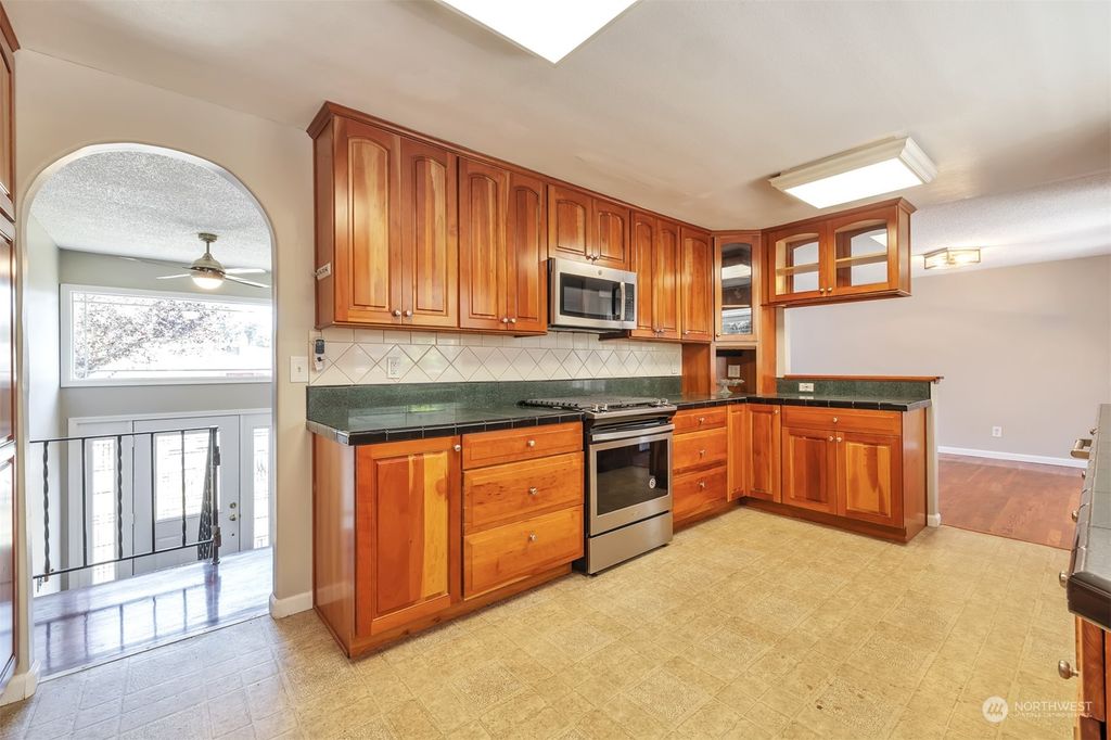 listing image 9361226557679402399