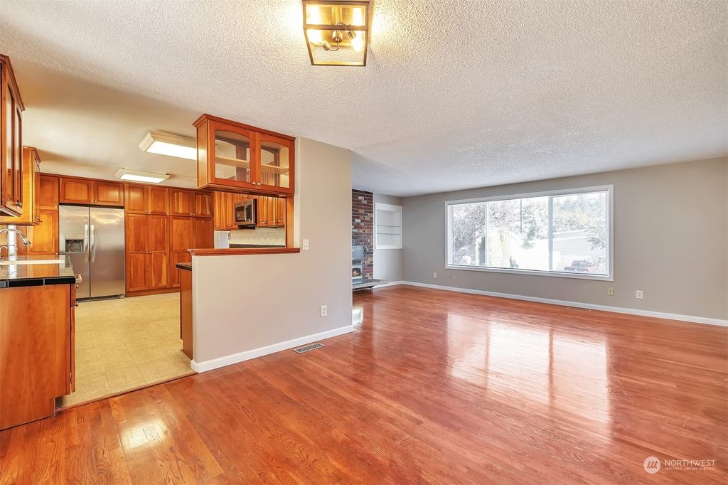 listing image 9369699700529959238