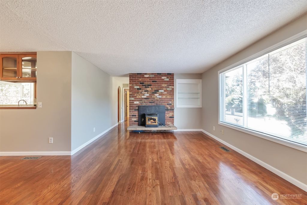 listing image 9362225468541575336